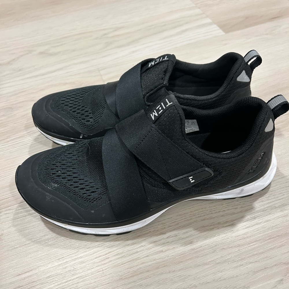 Tiems cycle shoes with clips size 10